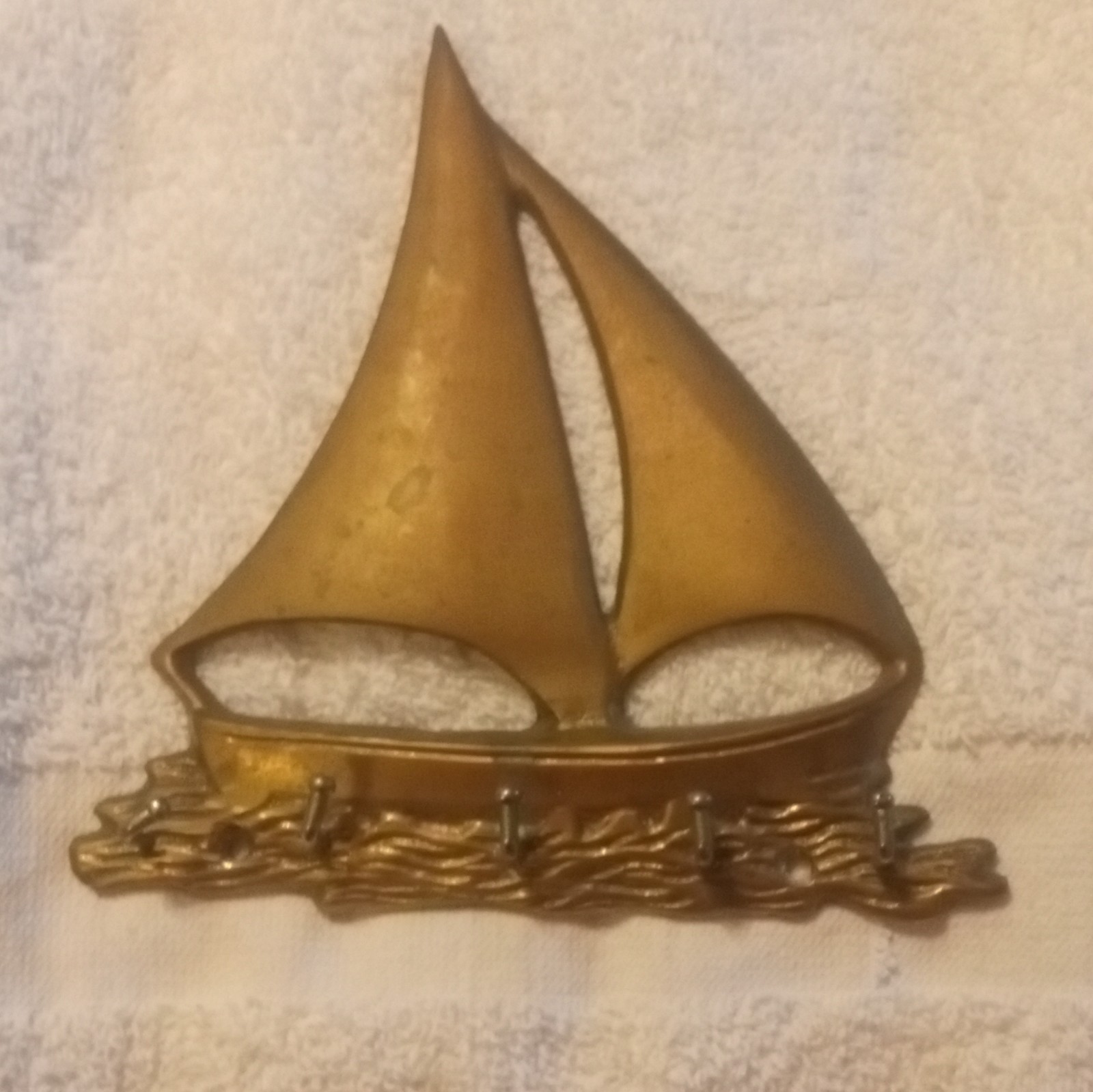 Gold Metal Sailboat Wall Mounted Key Rack, Nautical Hanging 4 Hook Holder
