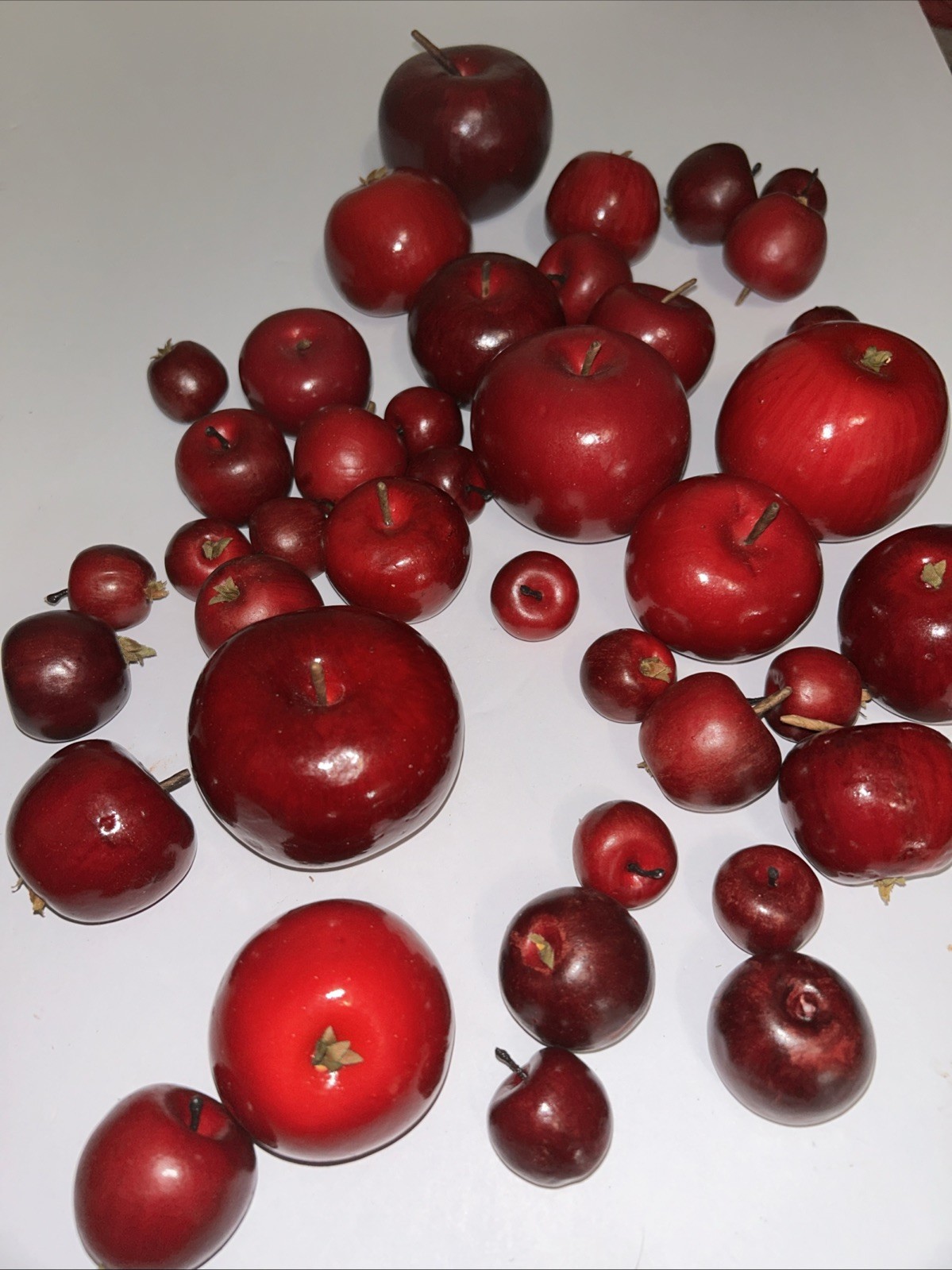Vintage 40 Assorted Red Apples Rustic Farmhouse Cottage Decor Bowl Filler 8A