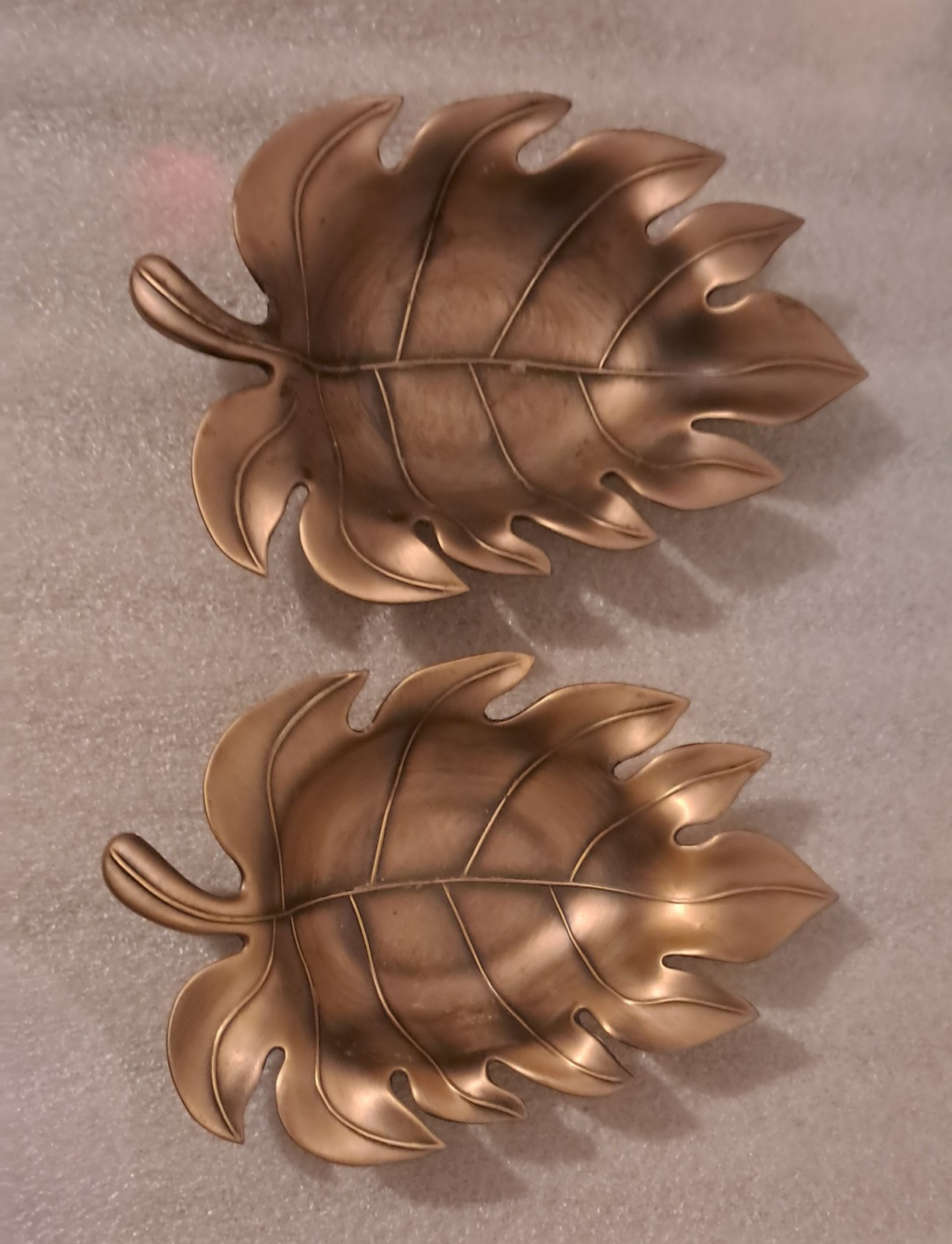 2 Piece Brushed Bronze Leaf Jewelry/TrinketDish Set. 6  » L X 4&Prime; W. Pewter.
