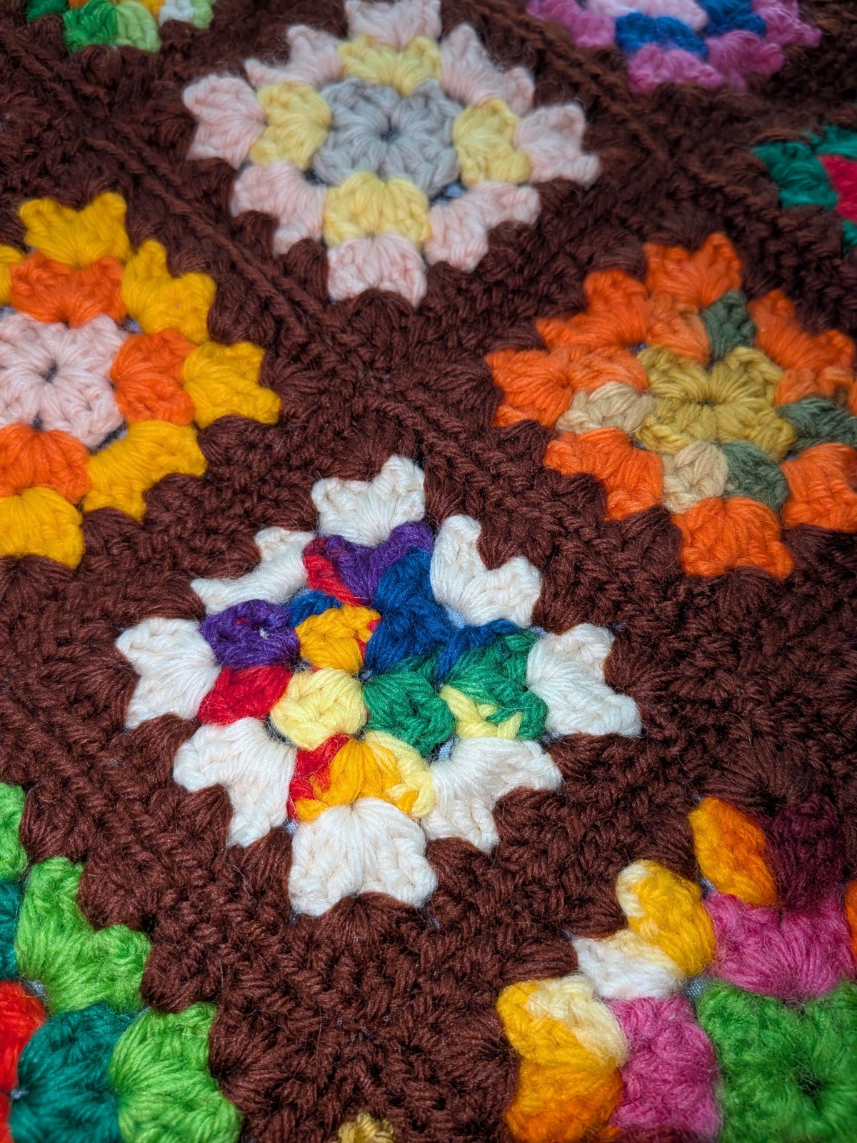 Vintage 64&Prime; x 44&Prime; “Roseanne”/ « Grannycore » Crochet Multicolor Afghan