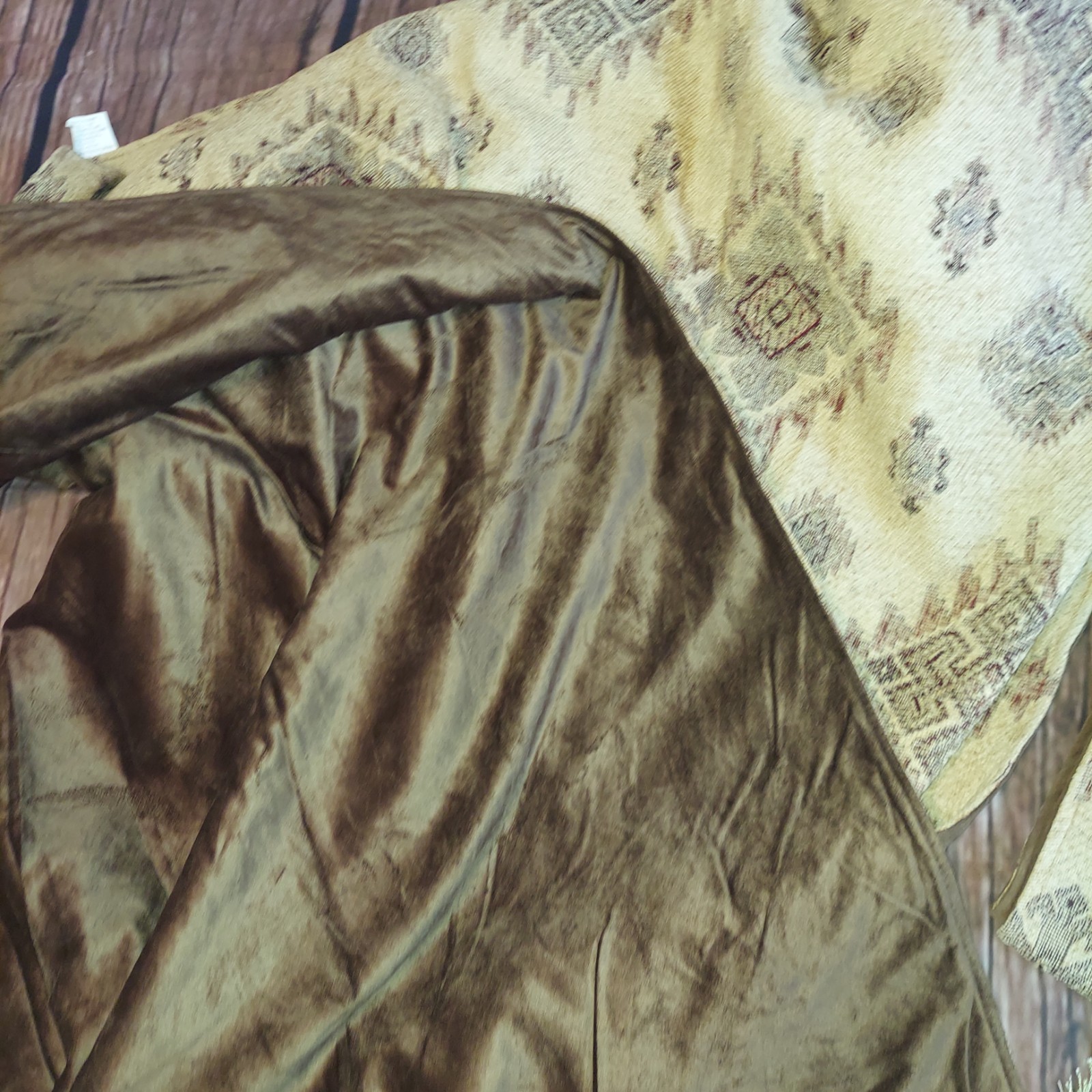 Great West Tapestry Design Blanket Throw With Matching Table Runner See Photos
