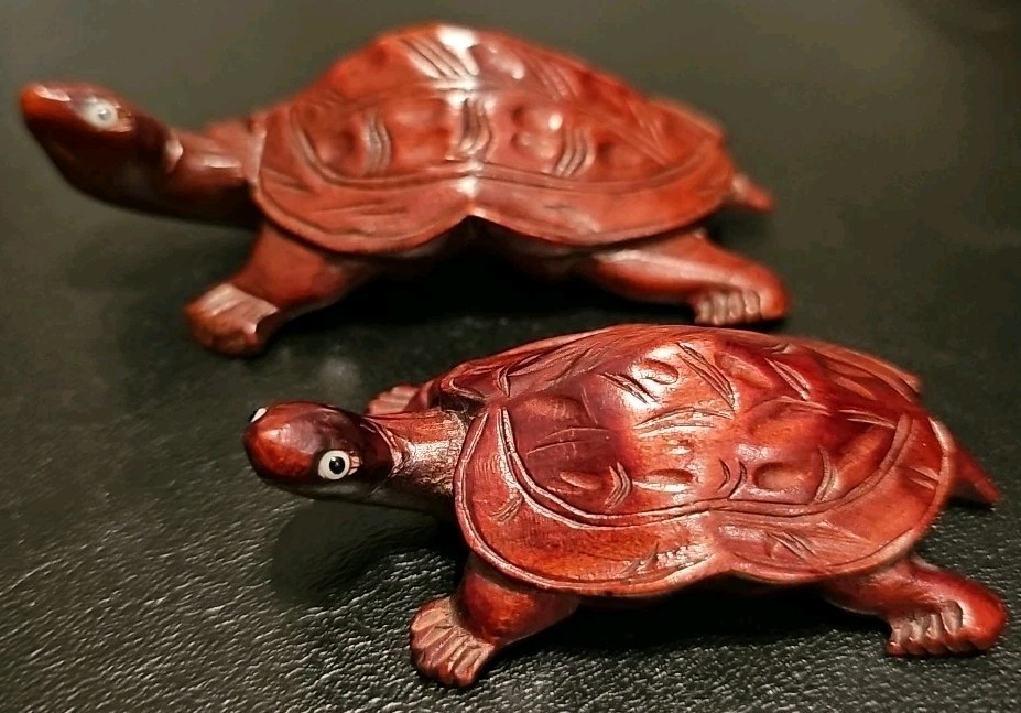 HAND CARVED WOODEN TURTLES SET/2 BROWN 4&Prime;x2&Prime;x1&Prime; & 3&Prime;x1.5&Prime;x.75&Prime;