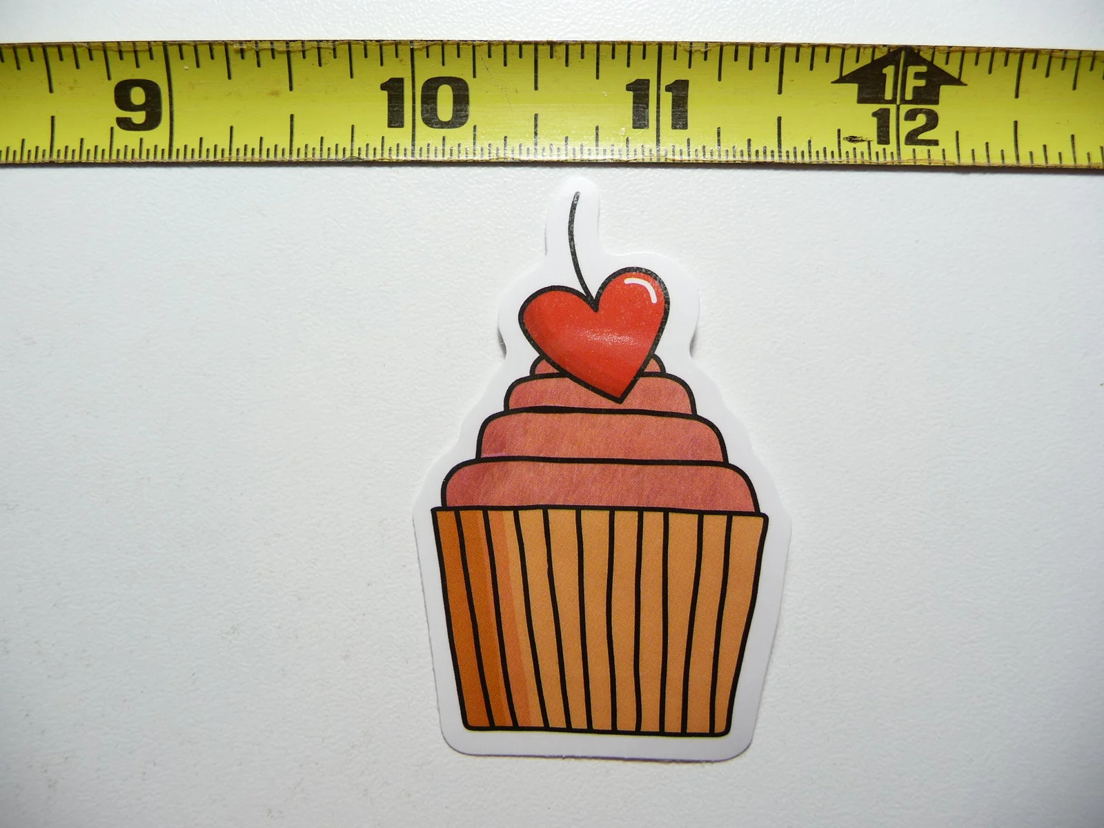 CUPCAKE WITH HEART ON TOP SMALL STICKER DECAL FAMILY MOM DAD SON DAUGHTER