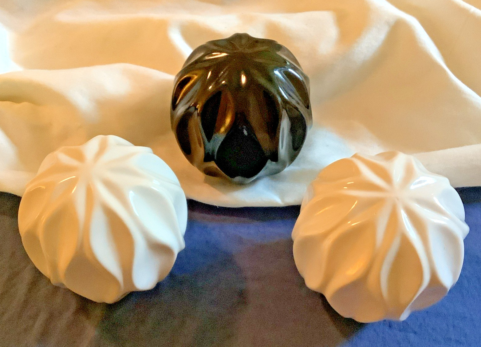 Set of 3 – Ceramic Home Decor Sphere – 1 Black Ball and 2 White Balls