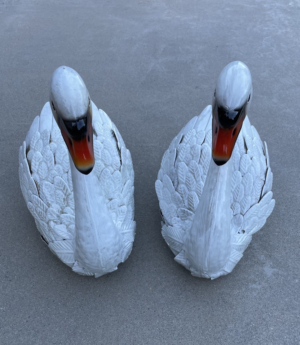 New 15” Lightweight Metal Swan Bird Sculpture Figures Set Of 2 Indoor/Outdoor