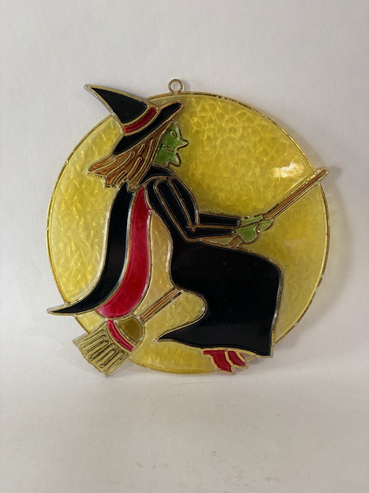 Vtg Suncatcher Acrylic Hanging Halloween Witch On Broom Large Round 9.5&Prime; x 8.5&Prime;