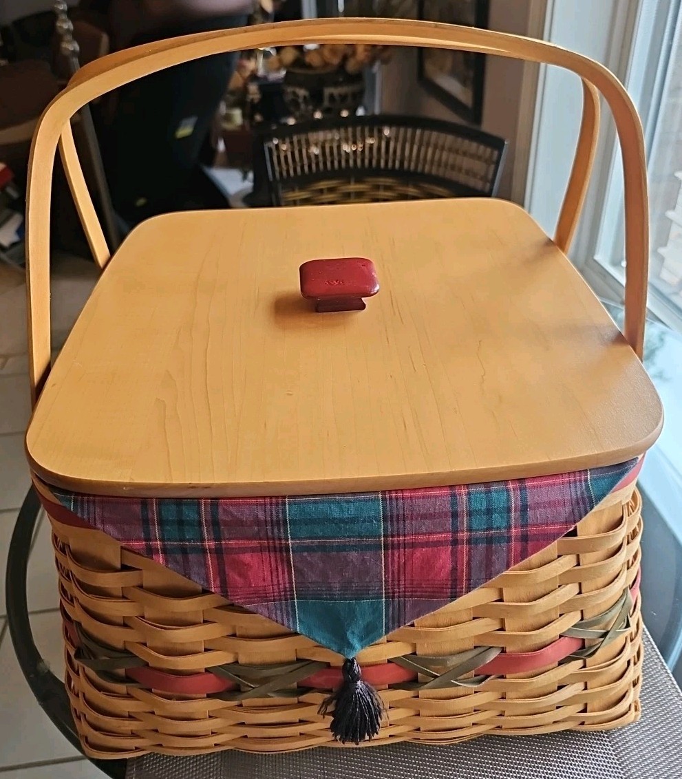 Longaberger 12 Days of Xmas Basket 14&Prime; +3 Protectors (1 Divided)+Liner+Lid 2000