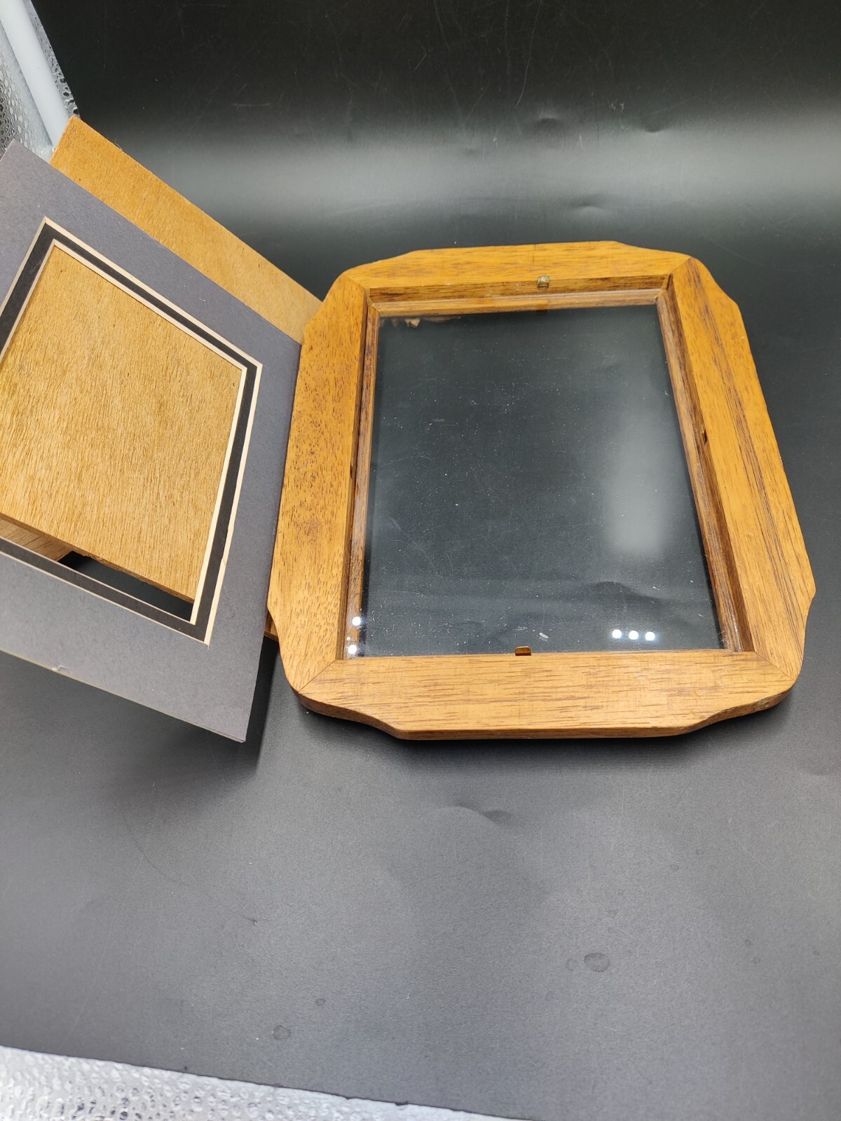 Handmade Frame Carved Oak Picture Frame With Easel Hold 6.5&Prime; X 4.5&Prime; W/0 Matte