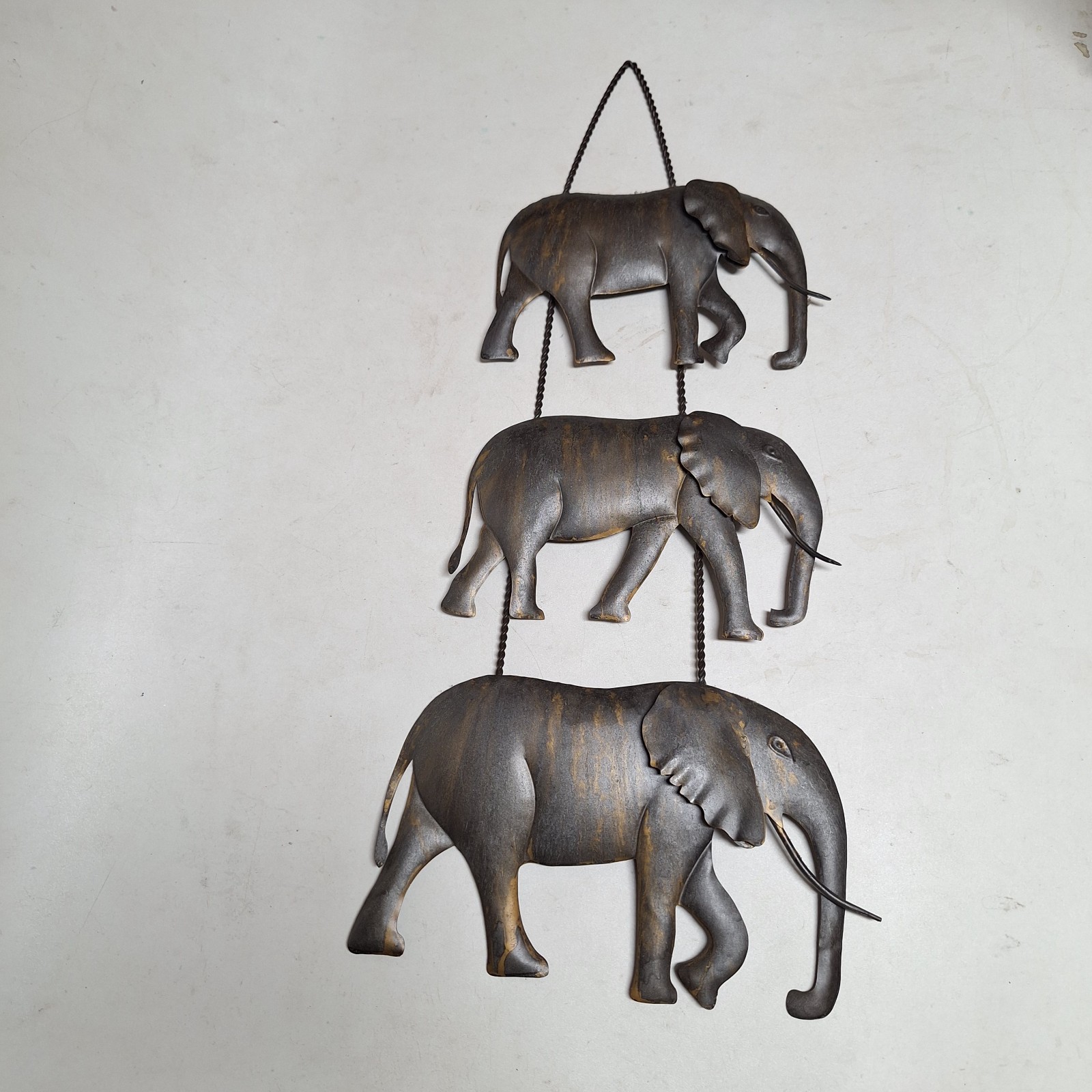 3 Elephants Hanging Wall Art Hand Cut Metal 39.5&Prime; Tall x 18&Prime; Wide Gray