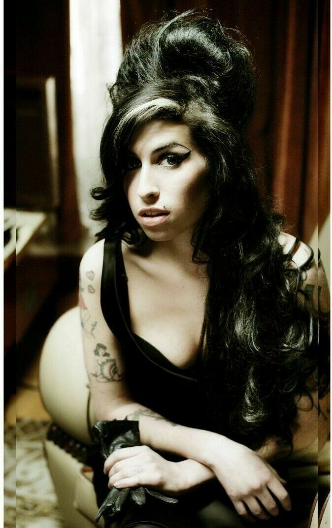 AMY WINEHOUSE Poster Celebrity Print Art Photo Poster I (20×30)