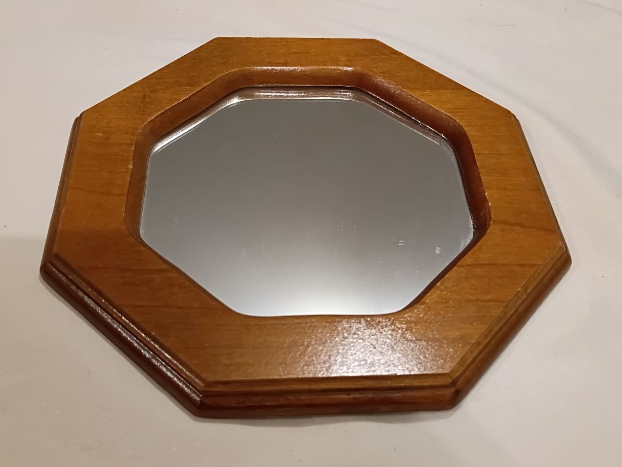 Vintage Small Accent 8” Octagon Mirror Light Wood – EXC – Home Interiors?