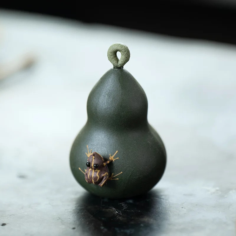 4.1CM Yixing Purple Clay Spraying Water Frog Gourd Tea Pet Statue Ornament
