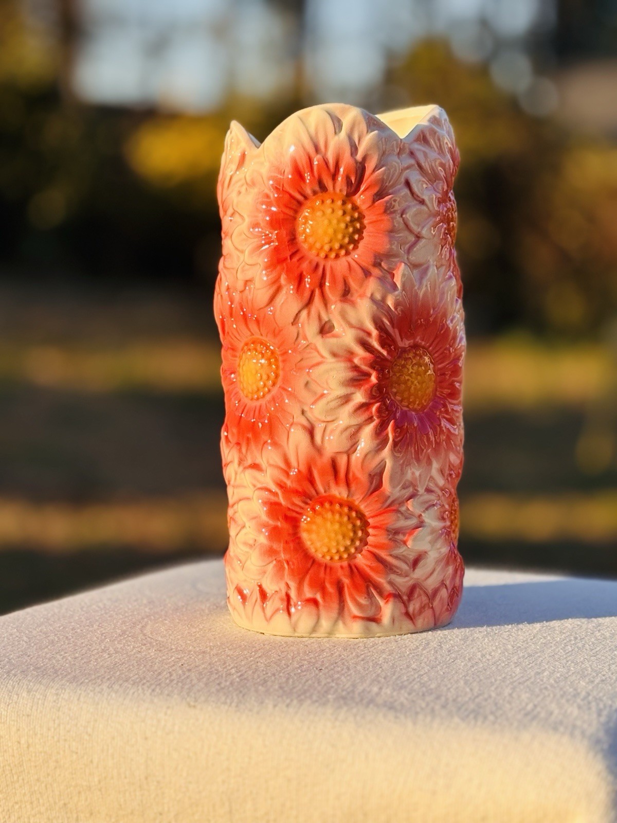 Ceramic Vase with Daisy’s. Bright Colorful and In Excellent Condition. No Chips