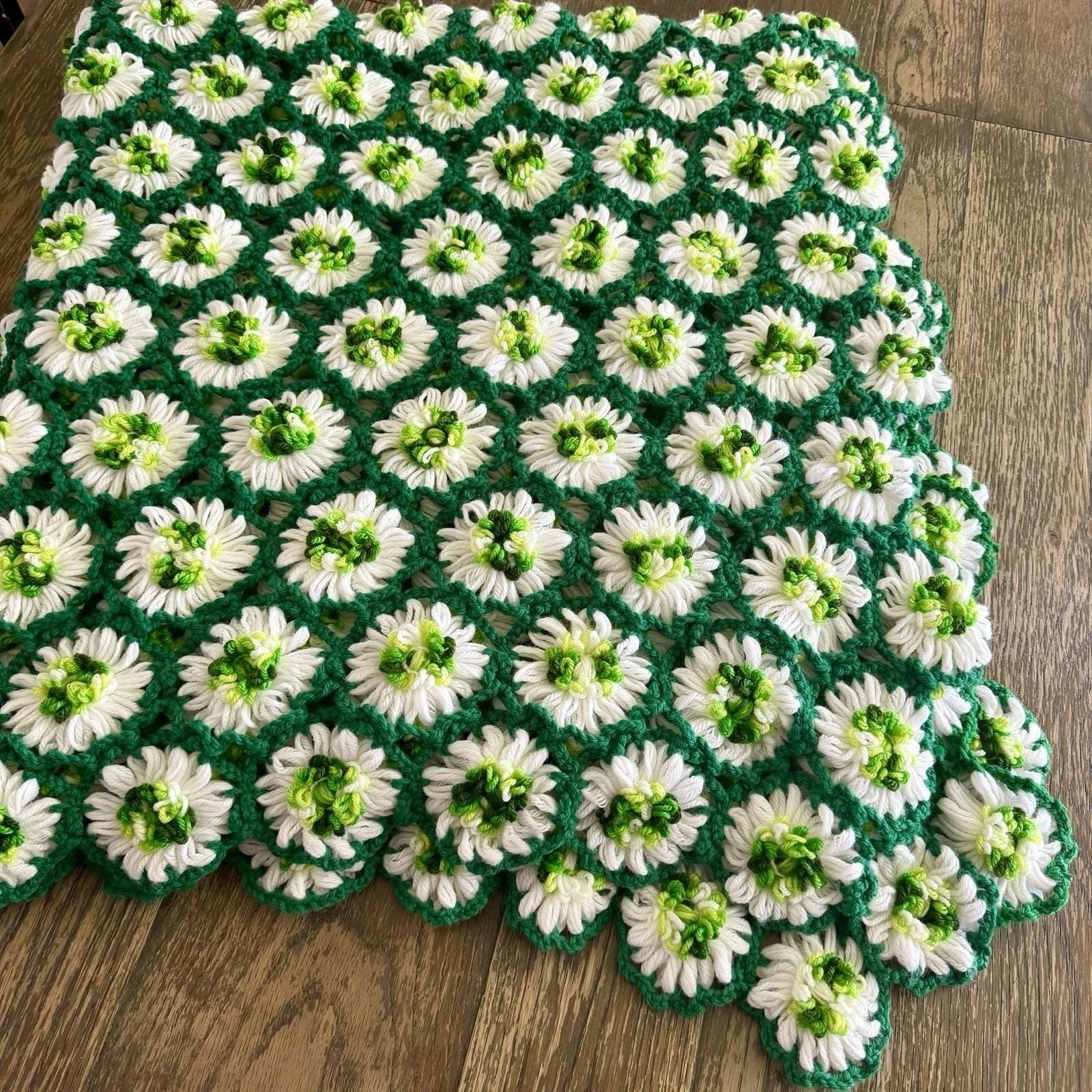 Daisy Chain Crochet 3D Knitted Afghan Throw Blanket Green 60”x54” VTG Granny
