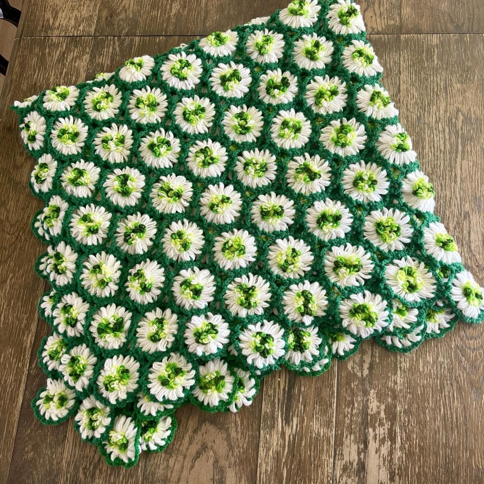 Daisy Chain Crochet 3D Knitted Afghan Throw Blanket Green 60”x54” VTG Granny