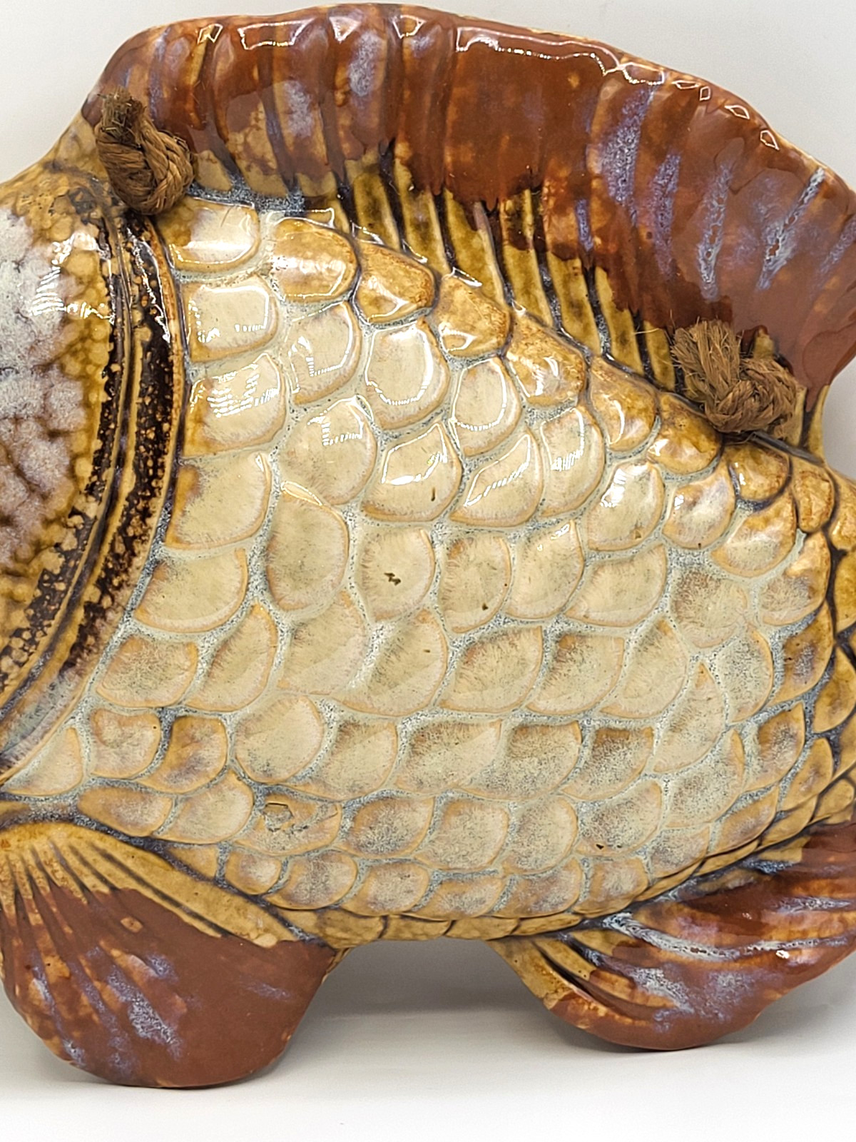 VTG. Glazed Ceramic Pottery Fish Wall Hanging Plaque 12&Prime; Pre-Treaded Cord Browns