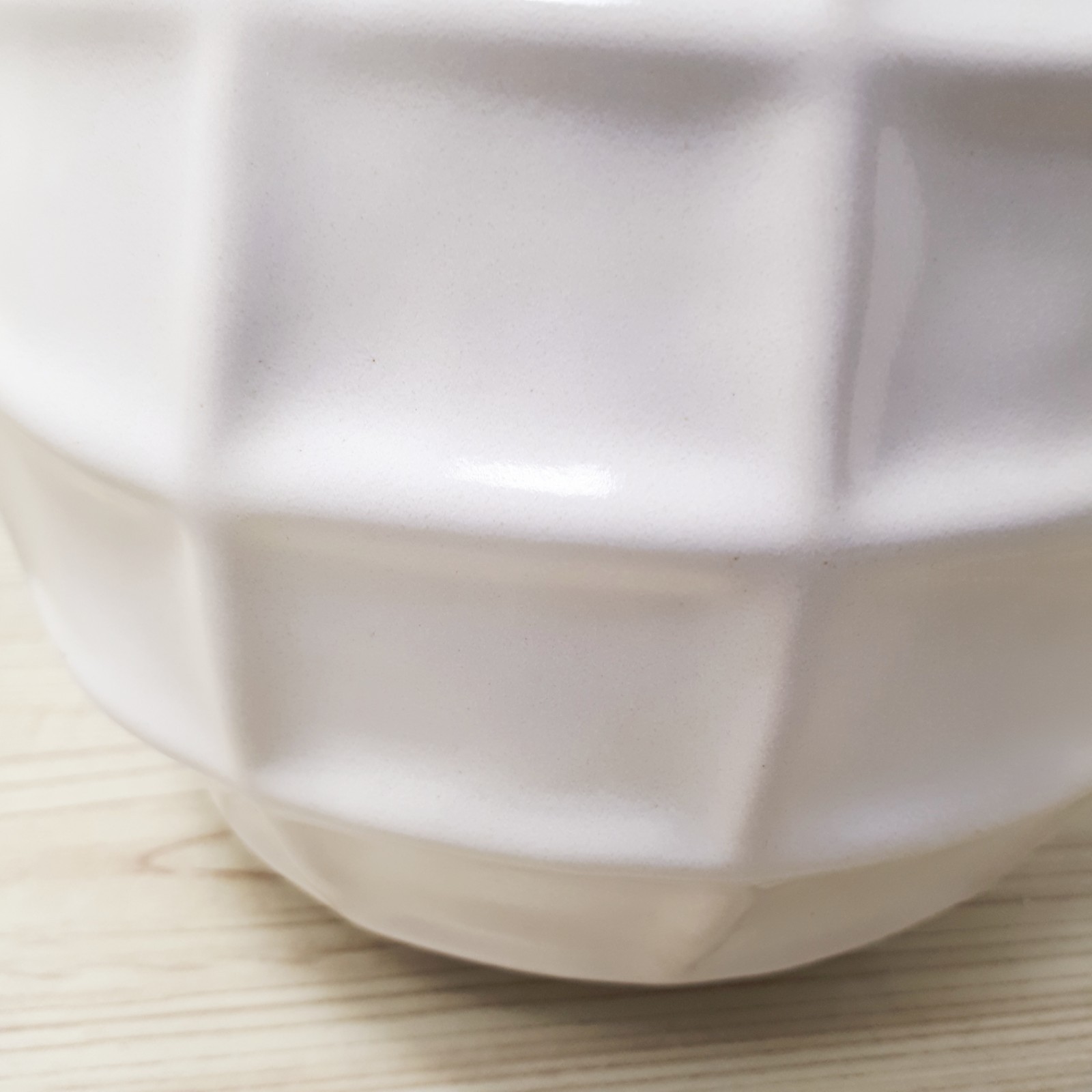 Modern Ceramic Pottery Vase Round Textured Windowpane Design Cream White 7&Prime;H