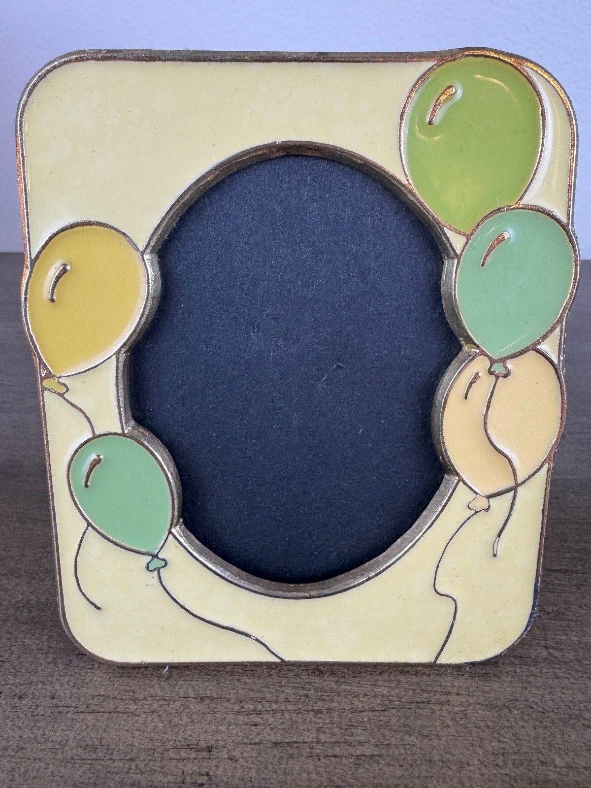 Adorable Small Enameled Metal Balloon Picture Frame – For 4 1/4&Prime; x 3 1/4&Prime; Pic
