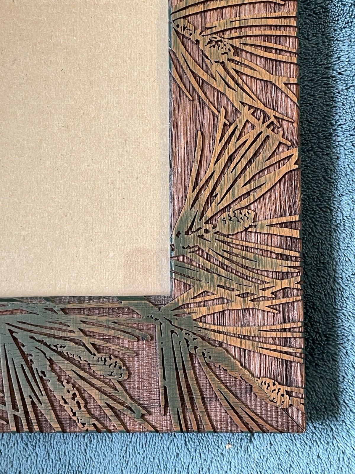GORGEOUS 3D PINE NEEDLE AND PINE CONES WOOD FRAME!! VERY UNIQUE! 4 X 6 PHOTO