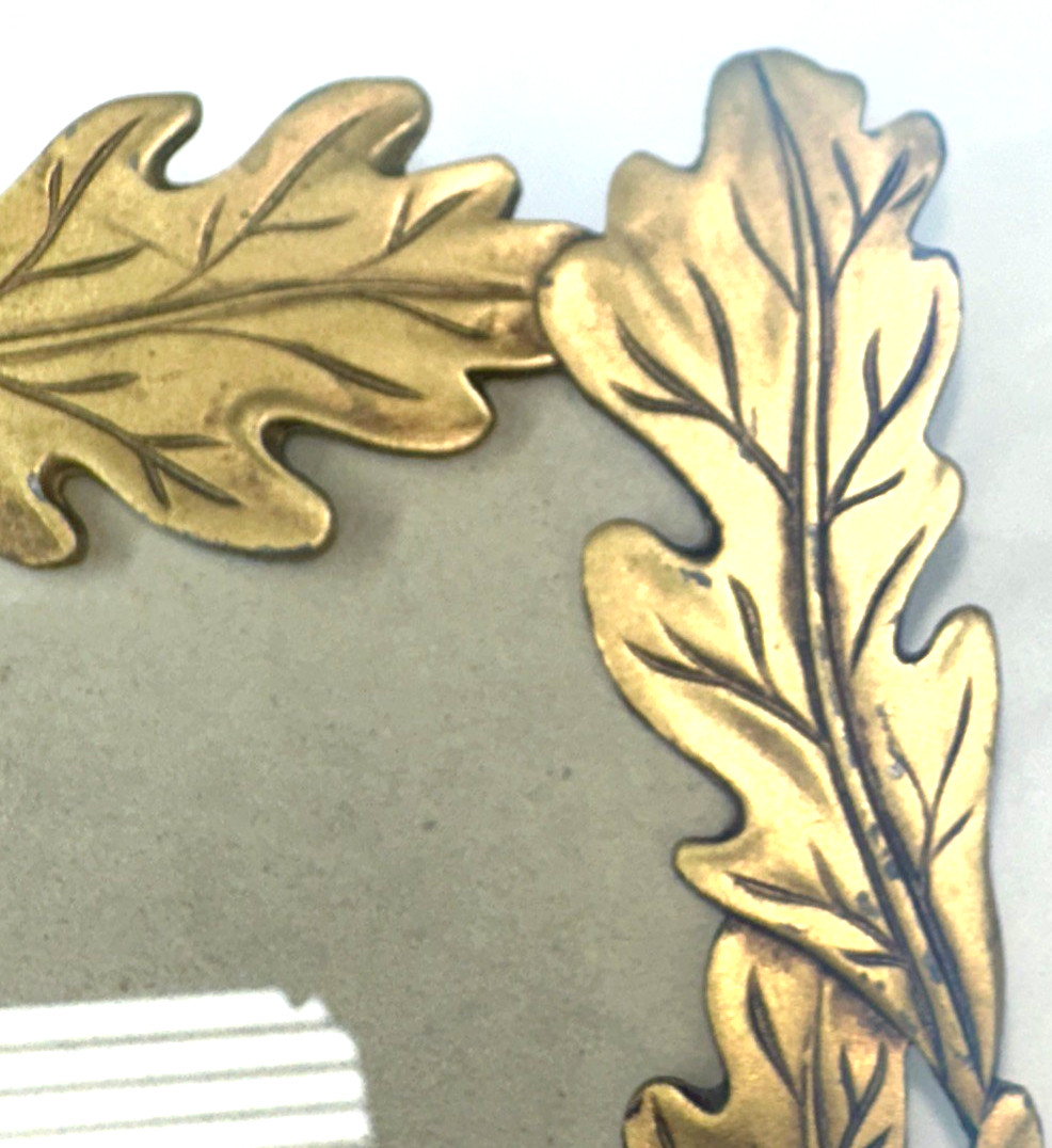 Vintage 70&rsquo;s Gold Oak Leaves 3.5in x 5in photo size Picture Frame 4.75in x 6. in