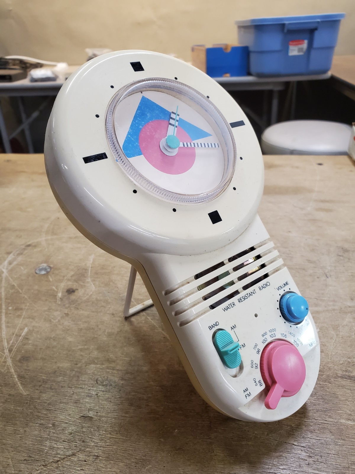 Vintage 1980&rsquo;s Comtech 2288 AM/FM Water Resistant Shower Radio with Analog Clock