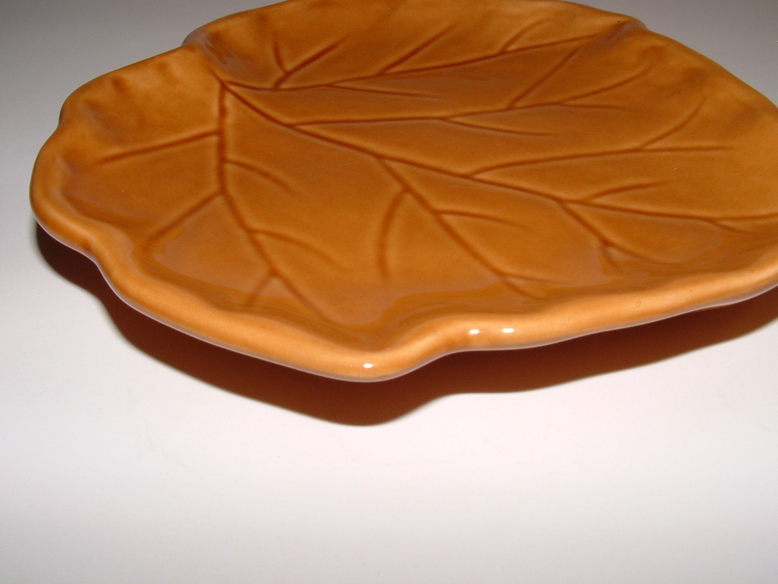 Leaf Maple Shade Decorative Plate, With Display Stand, Age Unknown, pre-owned