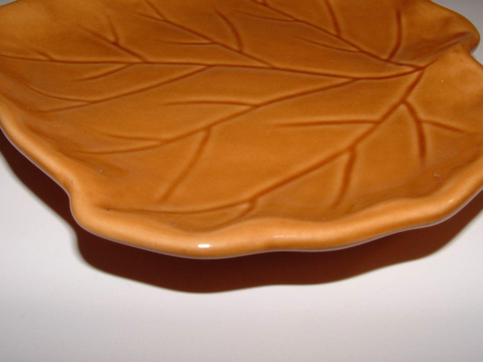 Leaf Maple Shade Decorative Plate, With Display Stand, Age Unknown, pre-owned