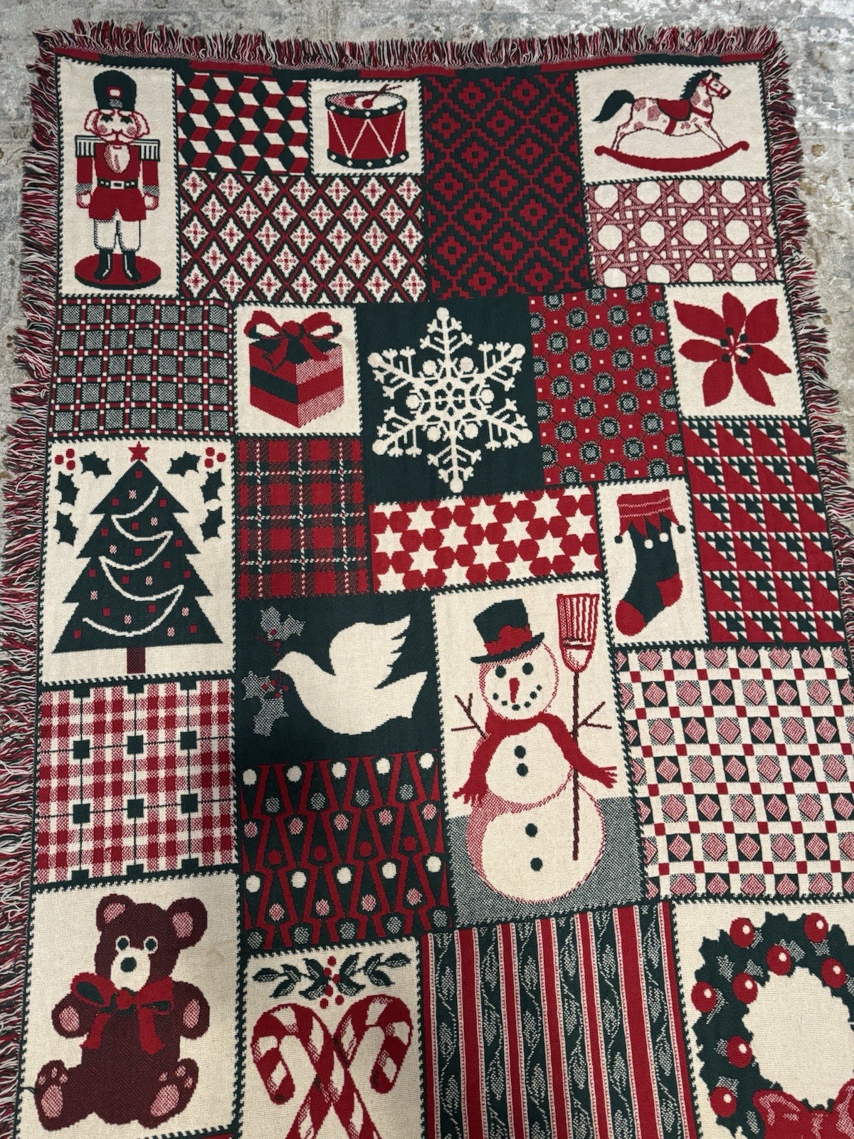 Christmas Blanket Throw Red Green Patchwork Patter 61 x 47&Prime; Reversible