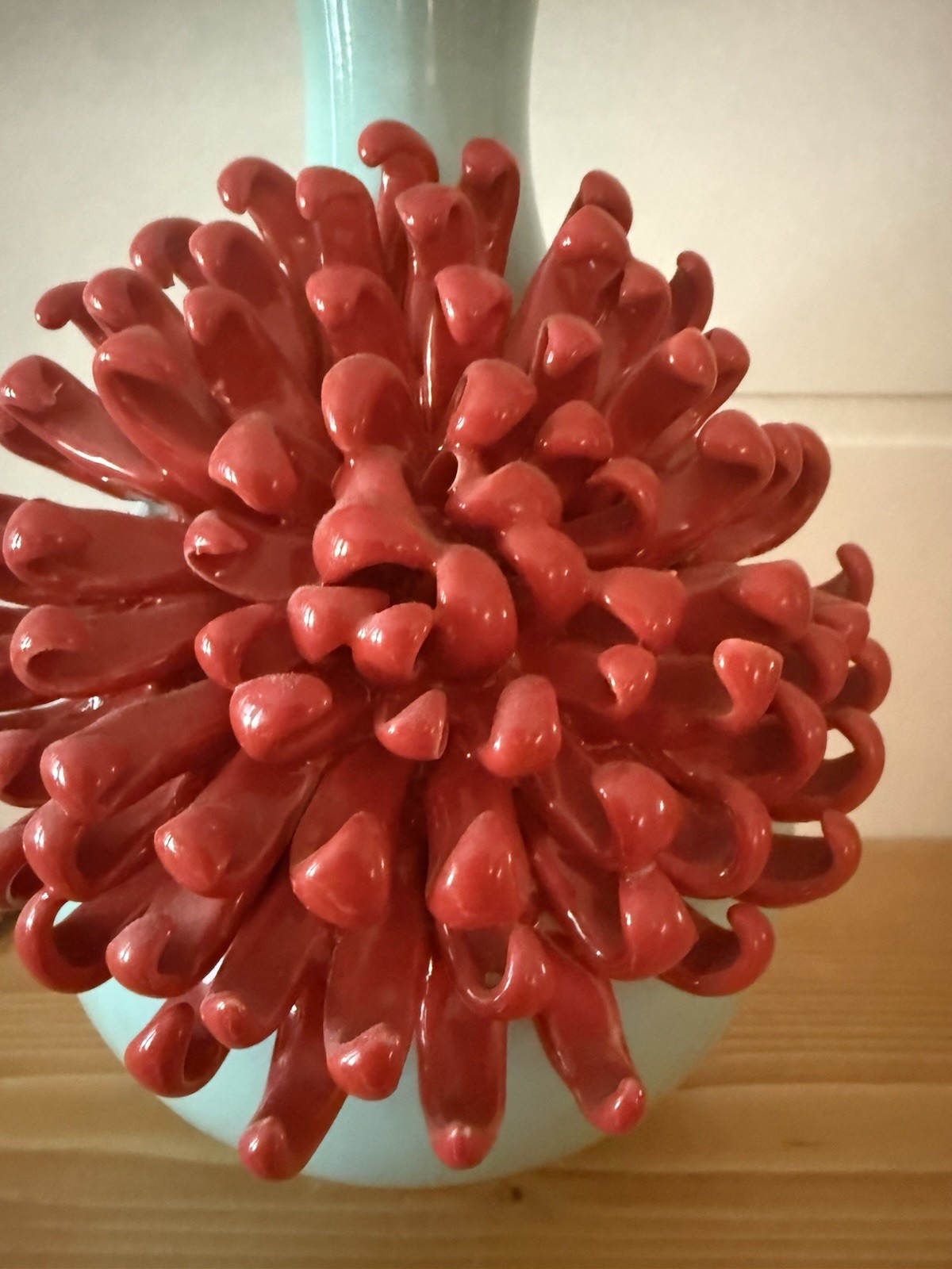ANTHROPOLOGIE CERAMIC BLUE GREEN VASE RED BLOOM CHRYSANTHEMUM FLOWER RARE DAMAGE