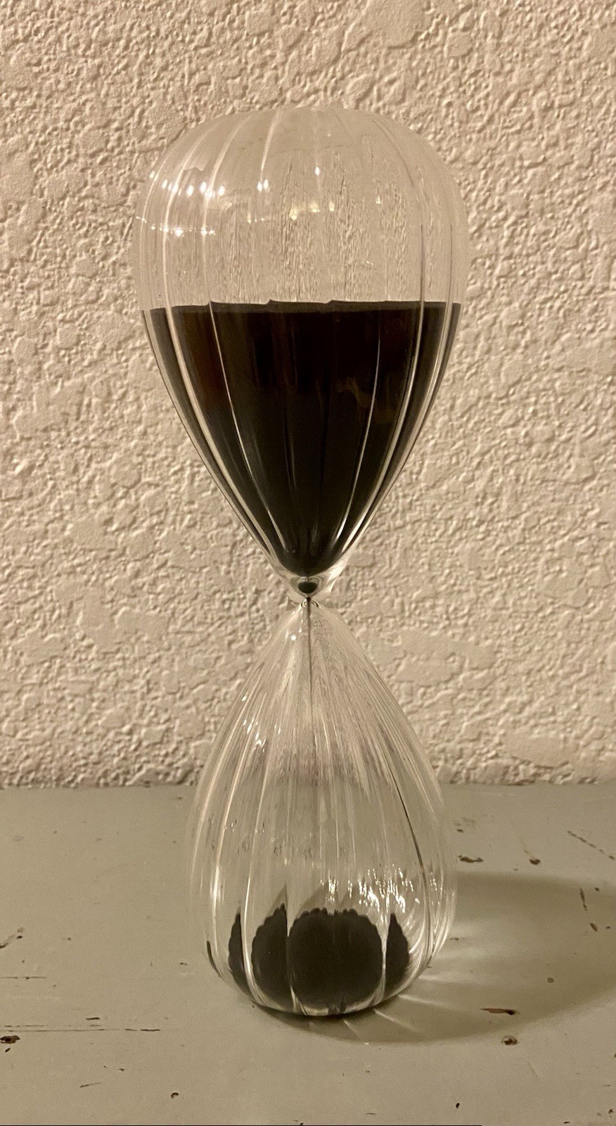 BLOWN GLASS Clear Hourglass with Black Sand 11” Tall Ridges One Hour Time