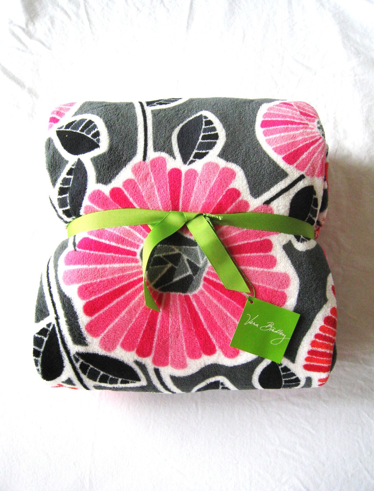 VERA BRADLEY Plush Throw Blanket « Cheery Blossoms » NWT 80&Prime; X 50&Prime;
