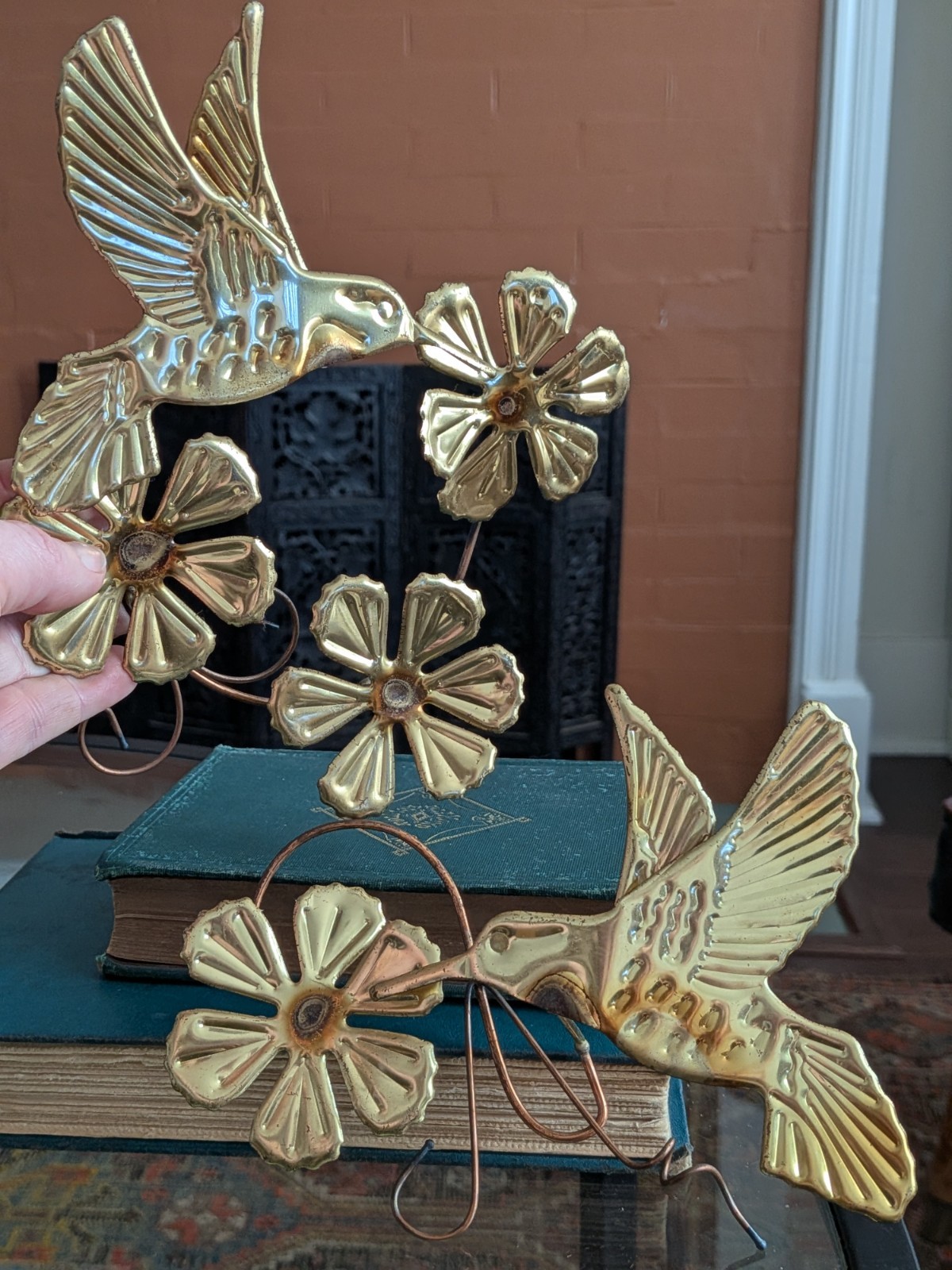 2 Vtg Homco Wall Hanging Art in Gold Tone Metal 3D Hummingbird & Flower Bird Set