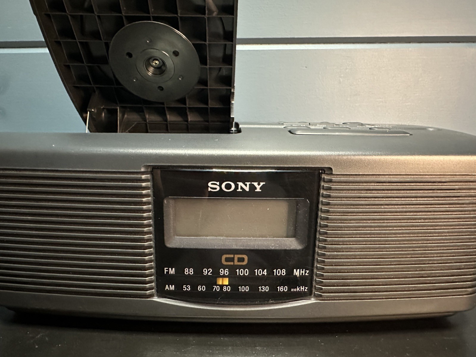 Sony ICF-CD810 Stereo CD Player Digital Dual Alarm Radio AM/FM Works Fine