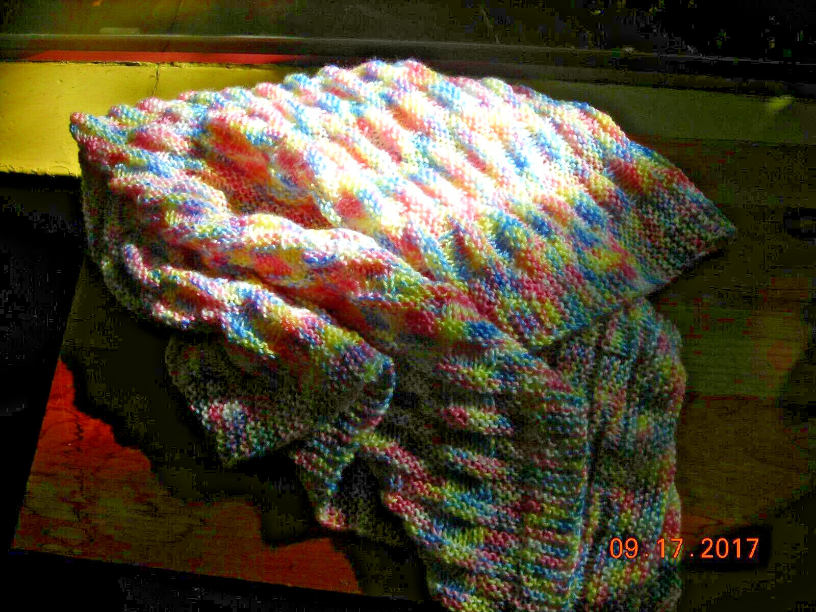BRIGHT PASTEL BABY BLANKET, UNISEX, CRIB SIZE, 100% ACRYLIC, WASHABLE/DRYABLE,