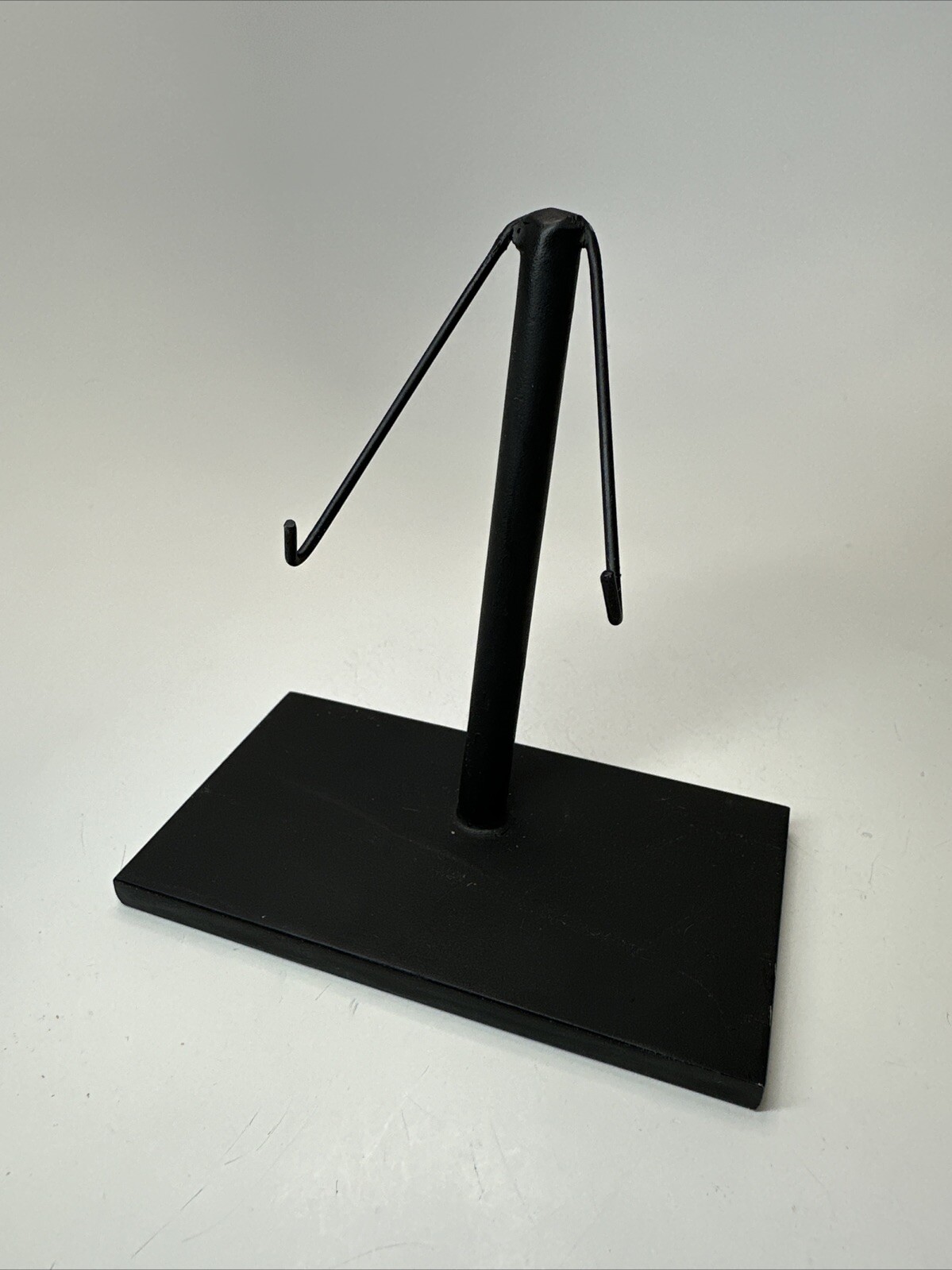 Modern Minimalist Display Stand – Aluminum – Megalodon Shark Teeth