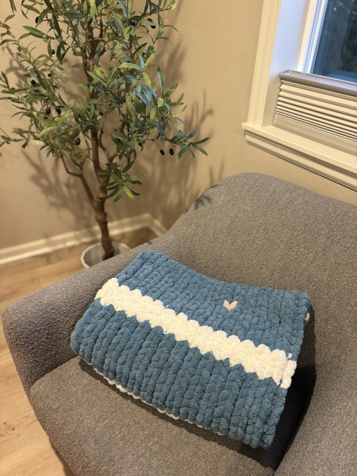 100% Handmade Chunky Yarn Blanket