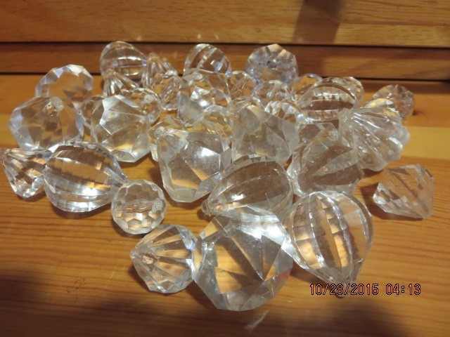 LARGE AND SMALL DIFFRENT SHAPE CLEAR VASE FILLERS–#T22-10