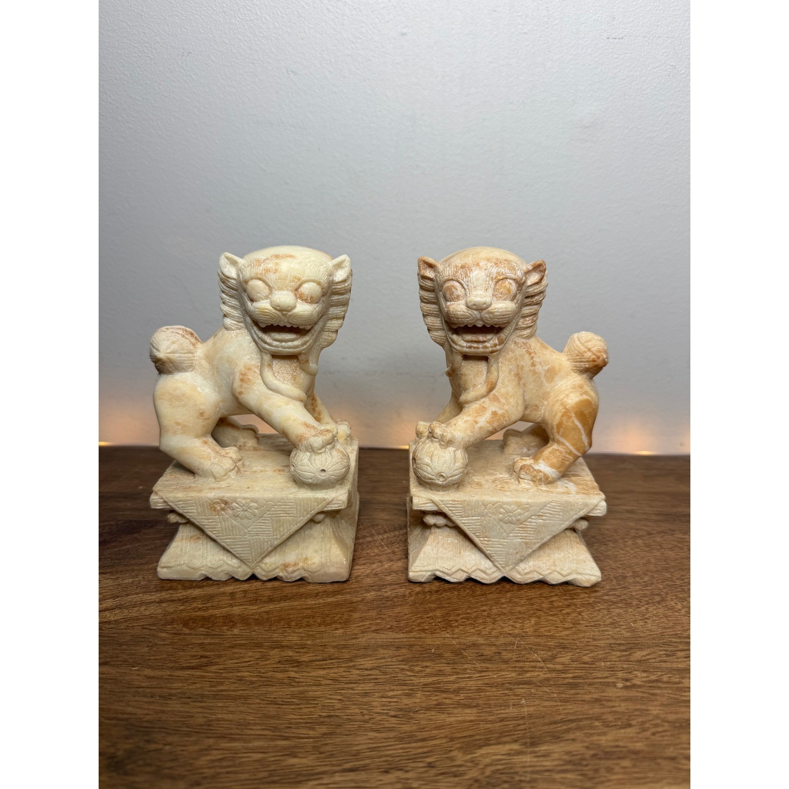 Pair of Hand Carved Soapstone Foo Dog Statues Pair Chinese Guardian Lions Tan 6&Prime;