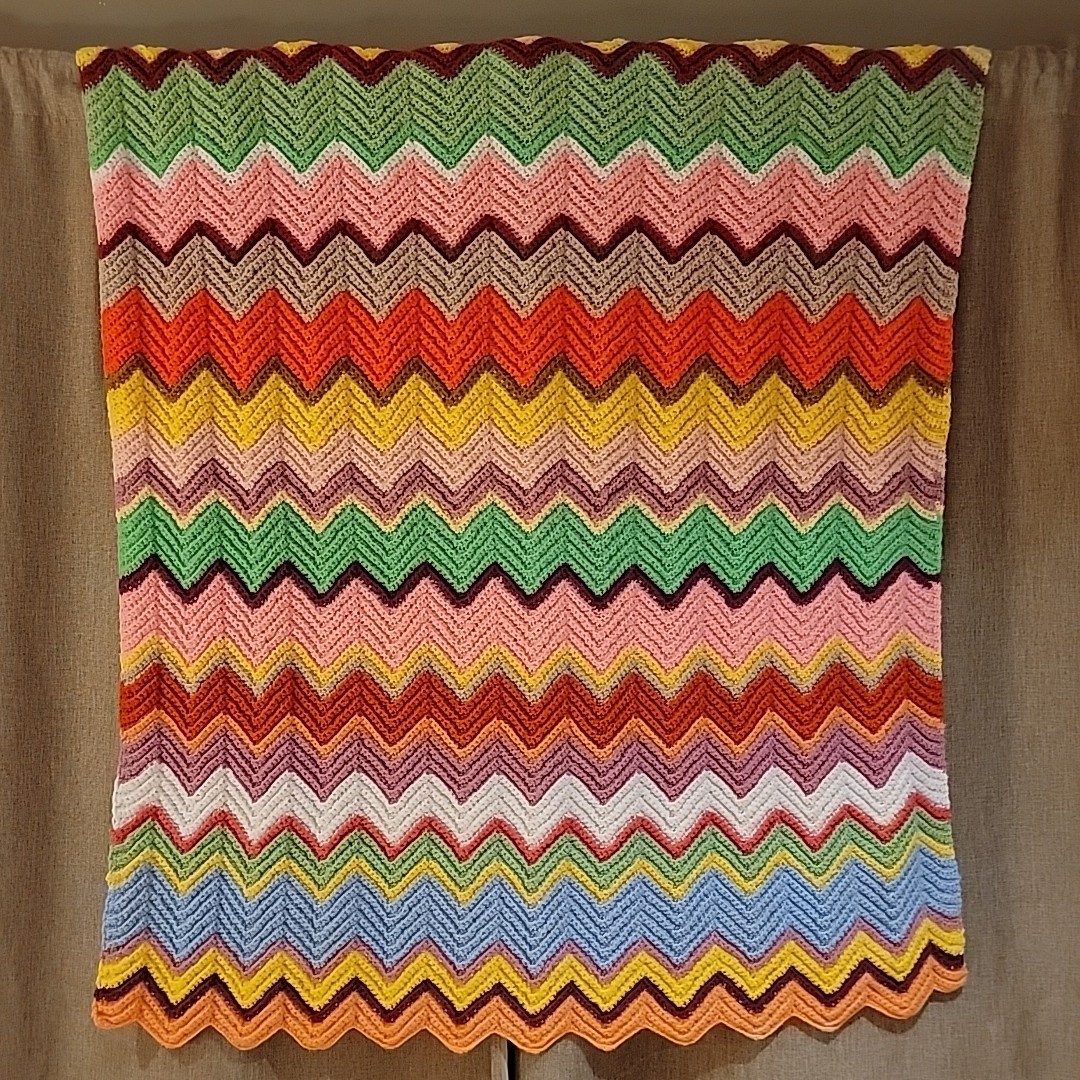Vintage Handmade Crochet Afghan Throw Blanket Chevron Zigzag Retro 41&Prime; × 50&Prime;