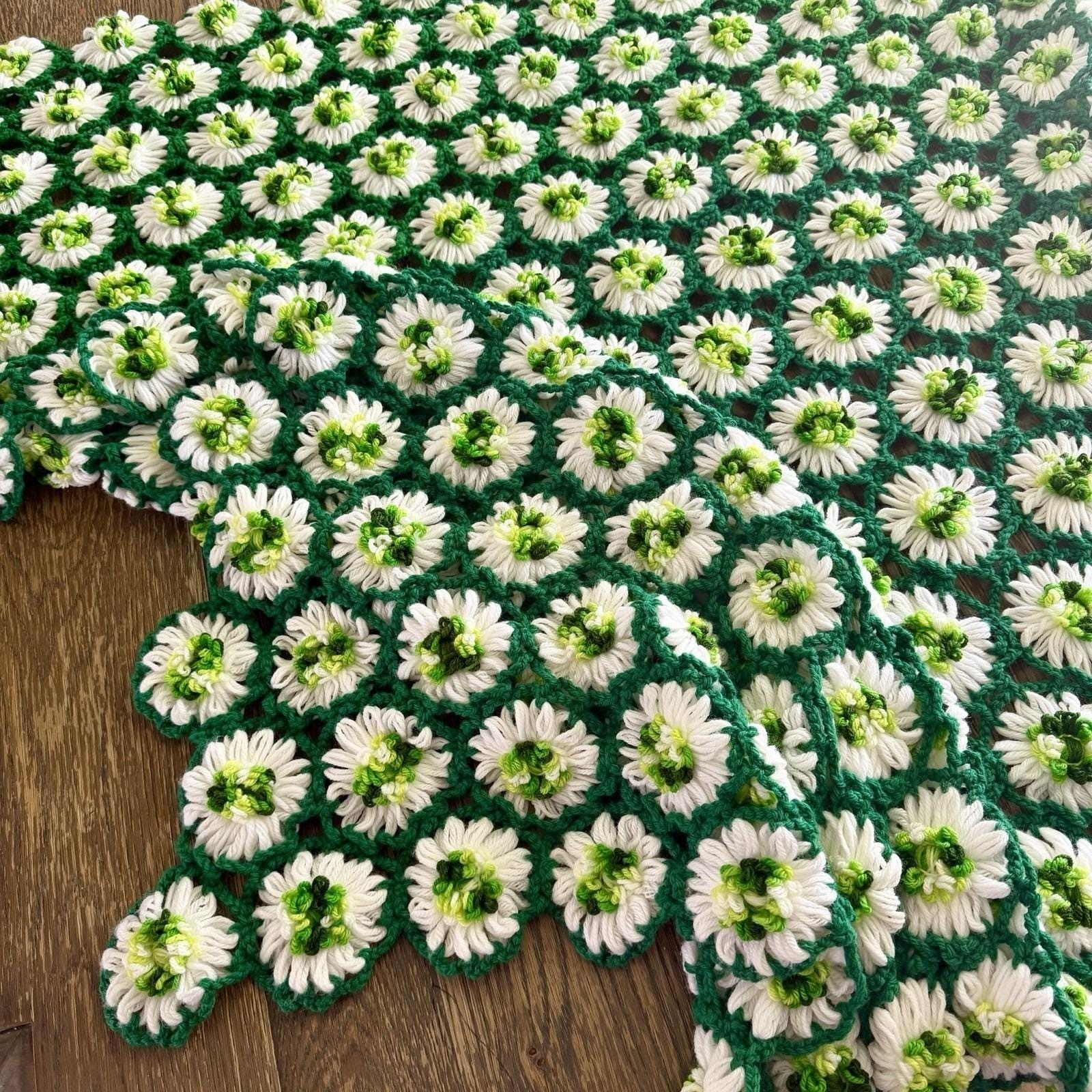 Daisy Chain Crochet 3D Knitted Afghan Throw Blanket Green 60”x54” VTG Granny