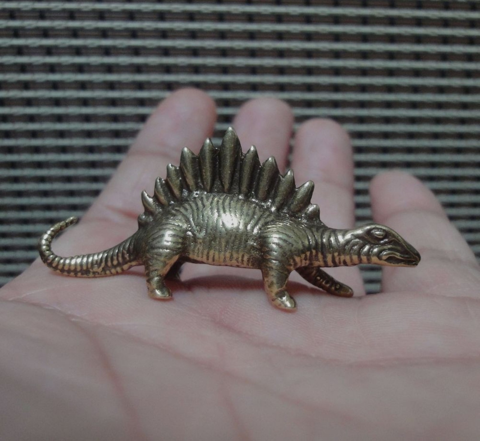 Set of 6pcs Retro Brass Miniature Dinosaurs Statues for Garden Desk Decoration