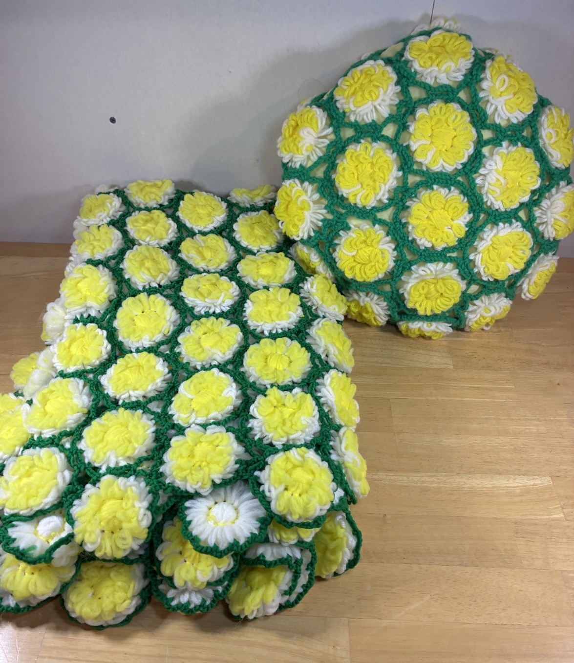Vintage Daisy 3D Crochet Handmade Afghan Throw Blanket Pillow Kitschy Grannycore