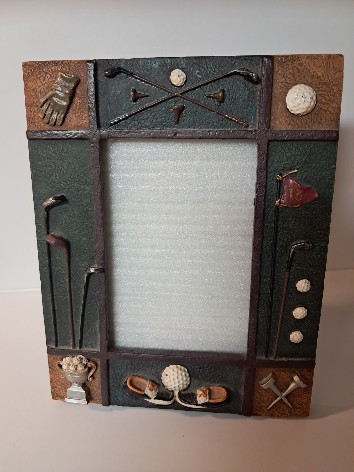 3-D Resin Golf Picture Frame 4X6 Gloves Flag Balls Clubs Tee Gift