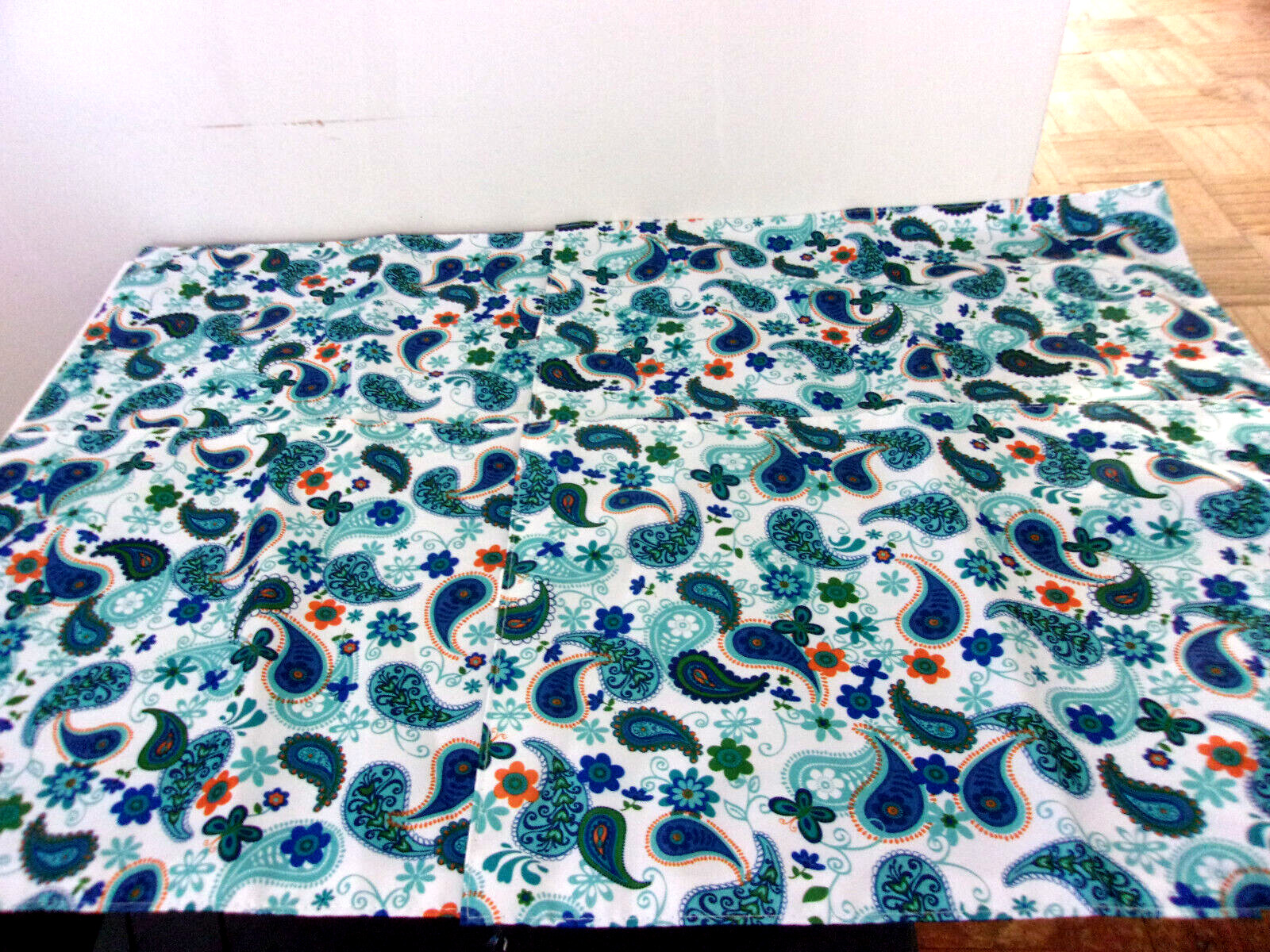 4 Paisley Style Multi- Color 18&Prime;L x 12&Prime;W 100% Polyester Table Placemats