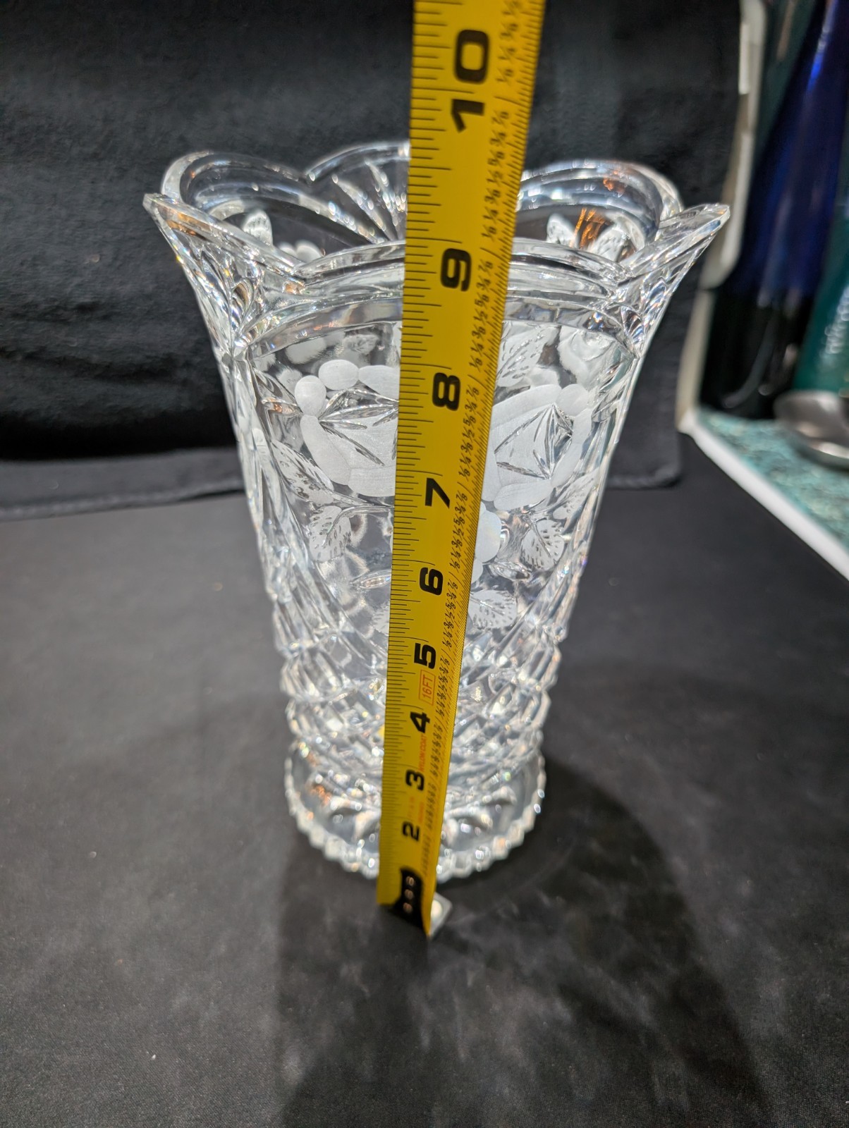 Vintage 24% Lead Crystal « Dorsette Frosted Rose » Pattern Flower Vase