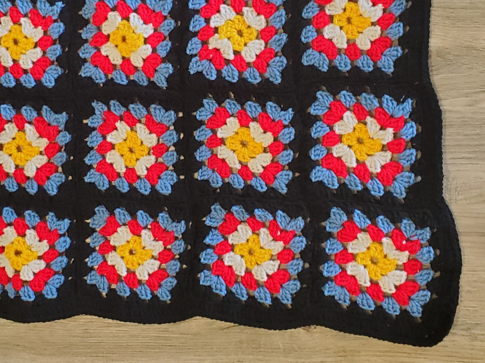 Handmade Granny Square Afghan Throw Blanket Black Trim 48&Prime;x56” Vintage