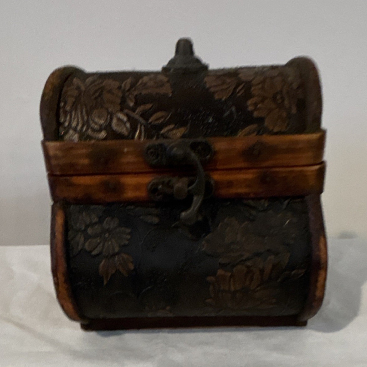VINTAGE Decorative Storage Wooden Treasure Chest Box Jewelry Keepsake Trinkets