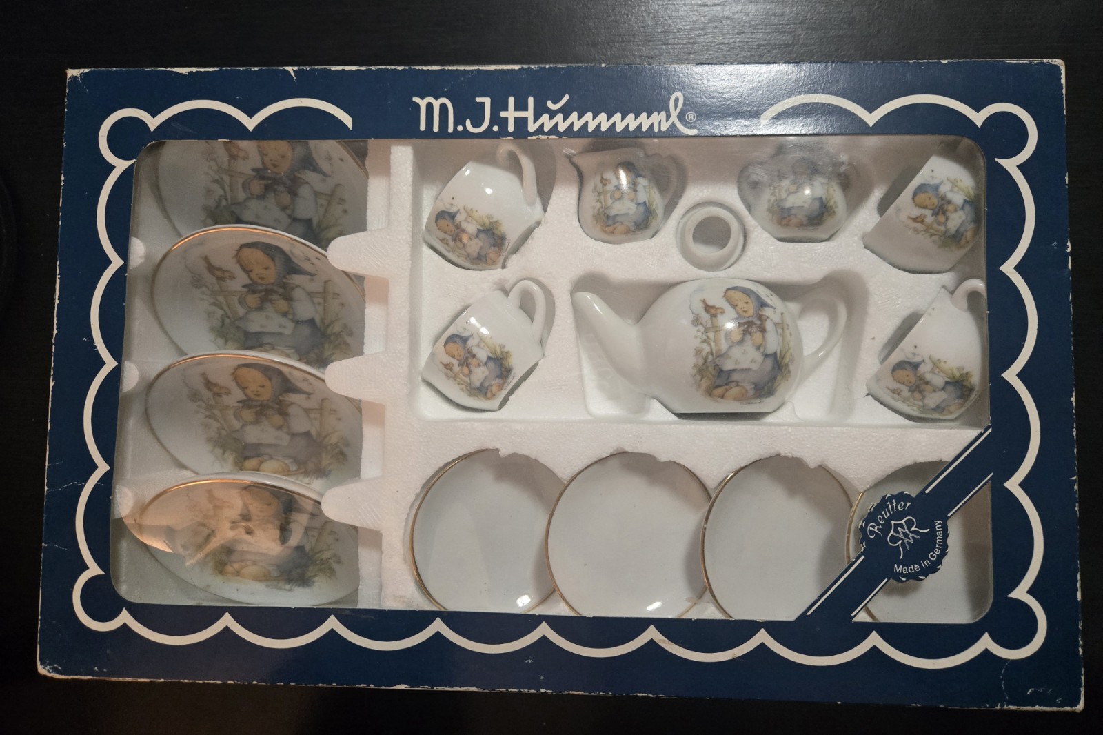 MJ Hummel Child&rsquo;s Porcelain Tea Set 16 Pieces – Reutter Germany 1993