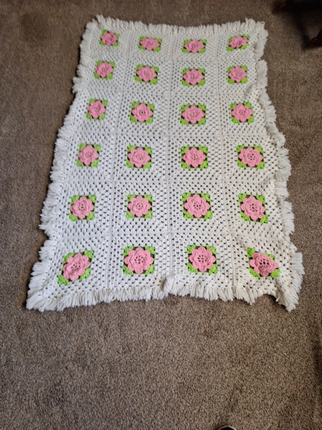 Crocheted White And Pink Rose Pattern Afghan With Fringe 39×65 Granny Square