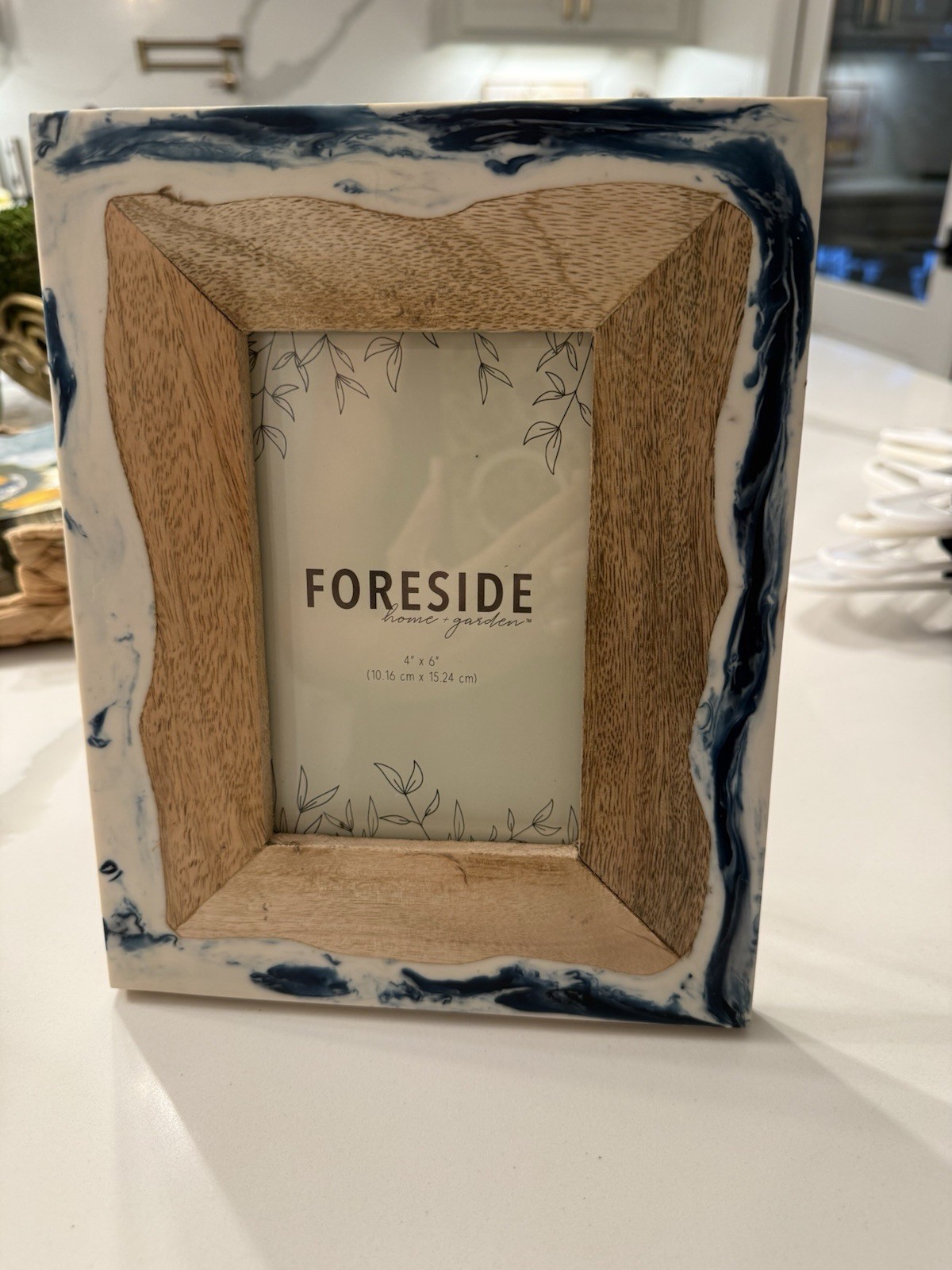 Foreside 4×6 Varuna Marbled Photo Frame. NWT. Blue/white. Wood Accent.
